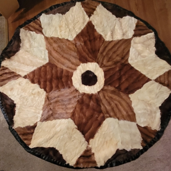 BEAUTIFUL ROUND SHAPE ALPACA PATTERN RUG 53" - Picture 1 of 12